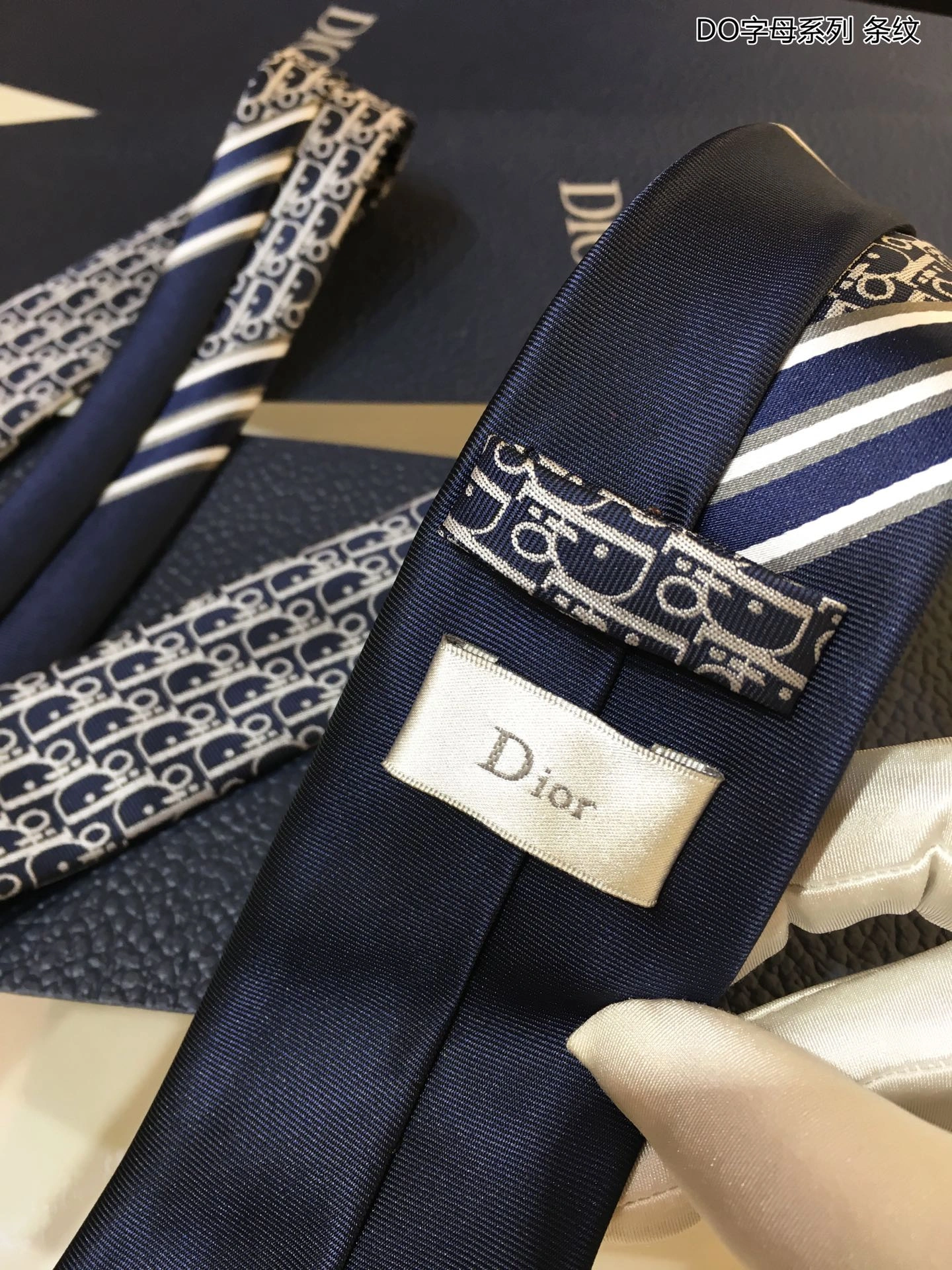 Necktie ZipUp 18529