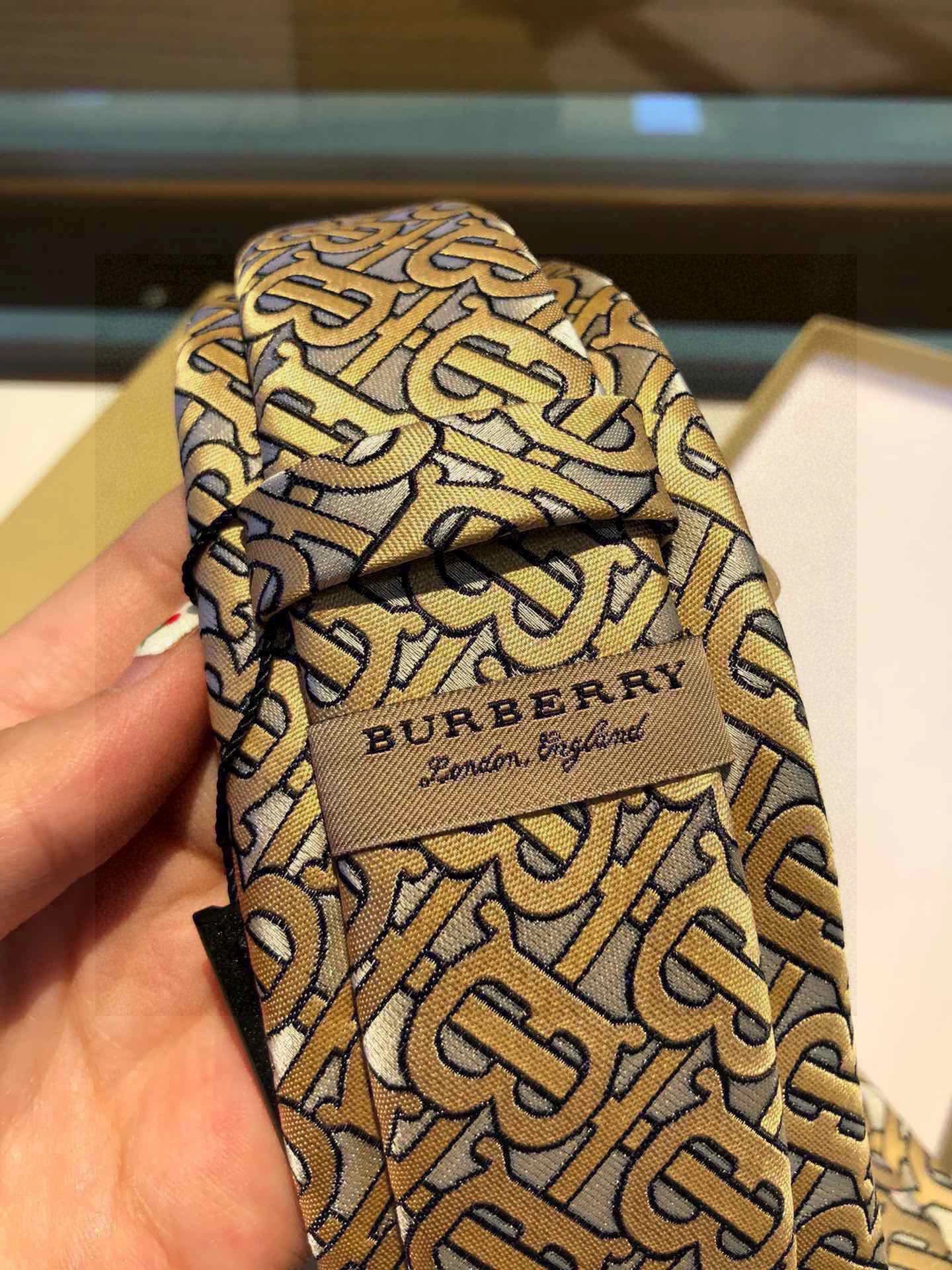 Necktie Compact 18509