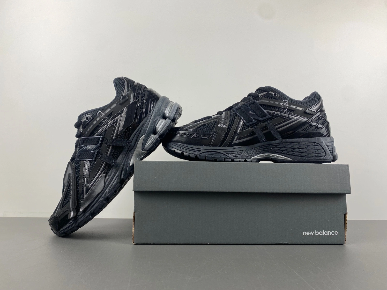 TechFriendly New Balance 1906A Black M1906AF 2420