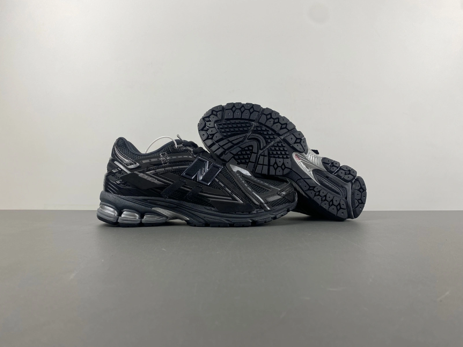 TechFriendly New Balance 1906A Black M1906AF 2420