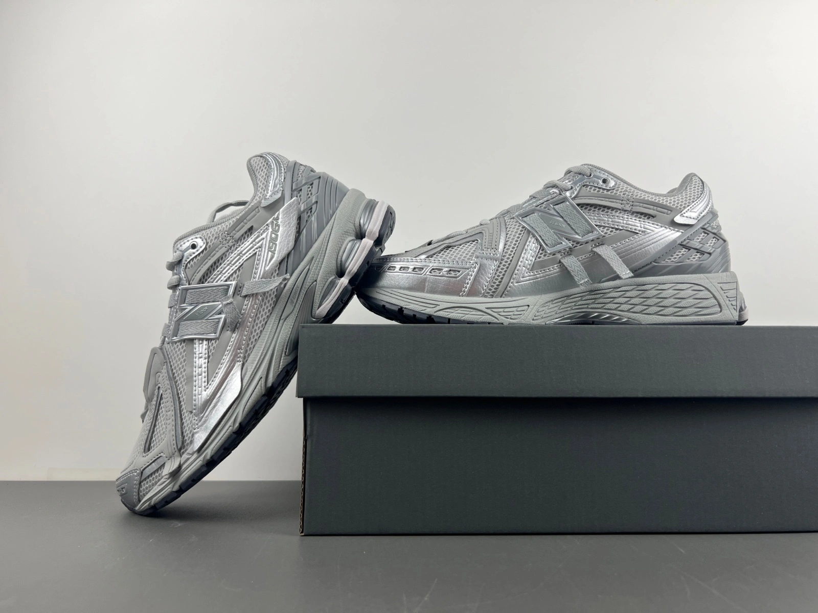 Premium New Balance 1906A Concrete Silver Metallic M1906AG 2422