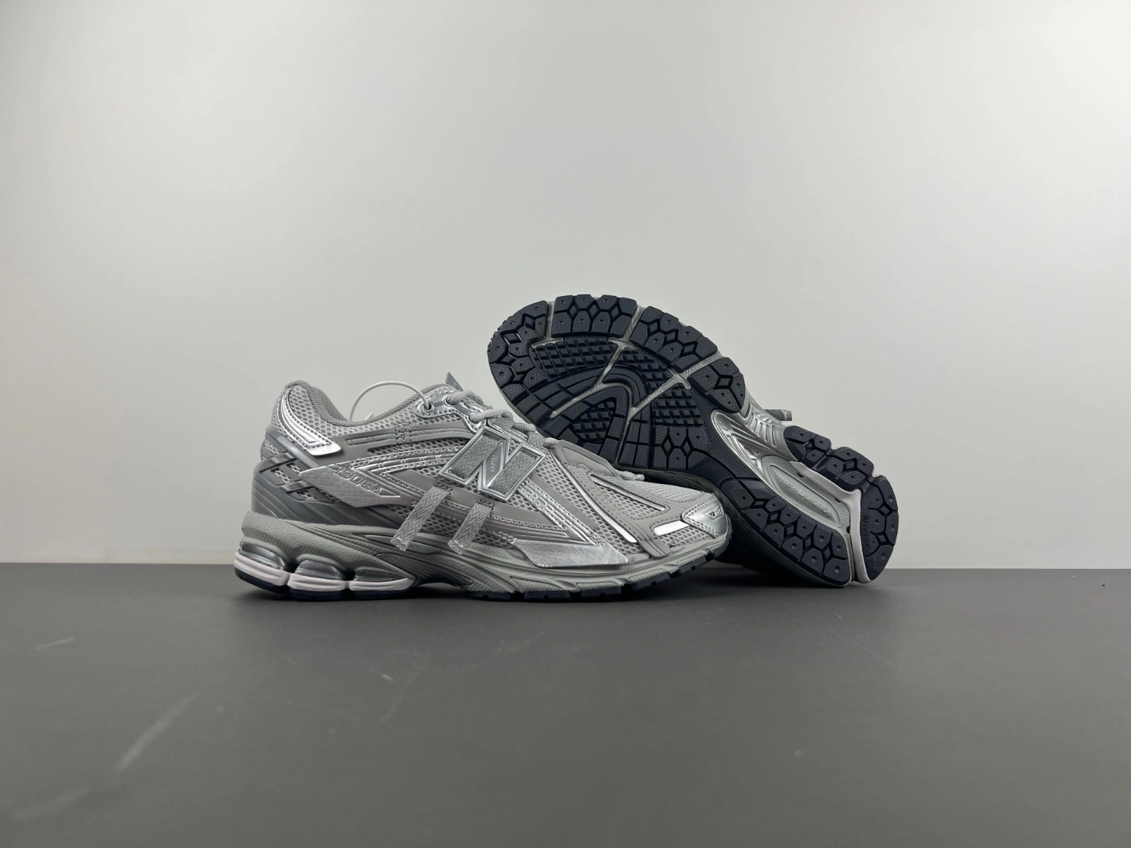 Premium New Balance 1906A Concrete Silver Metallic M1906AG 2422