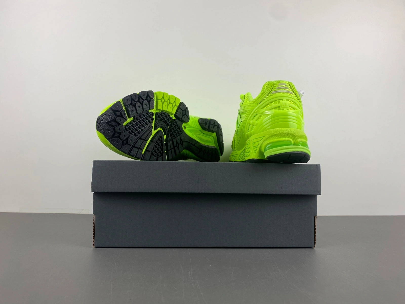 Breathable New Balance 1906R ASOS Exclusive Neon Green M1906RAA 2374