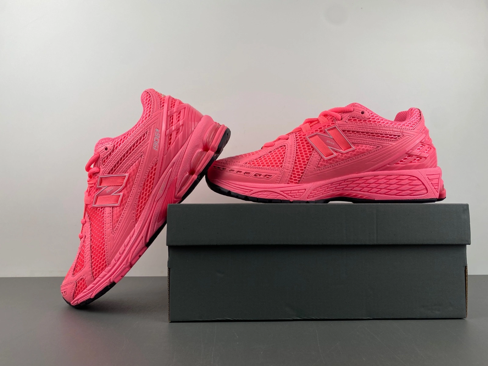 New Balance 1906R ASOS Exclusive Neon Pink M1906RAP Resilient 2376