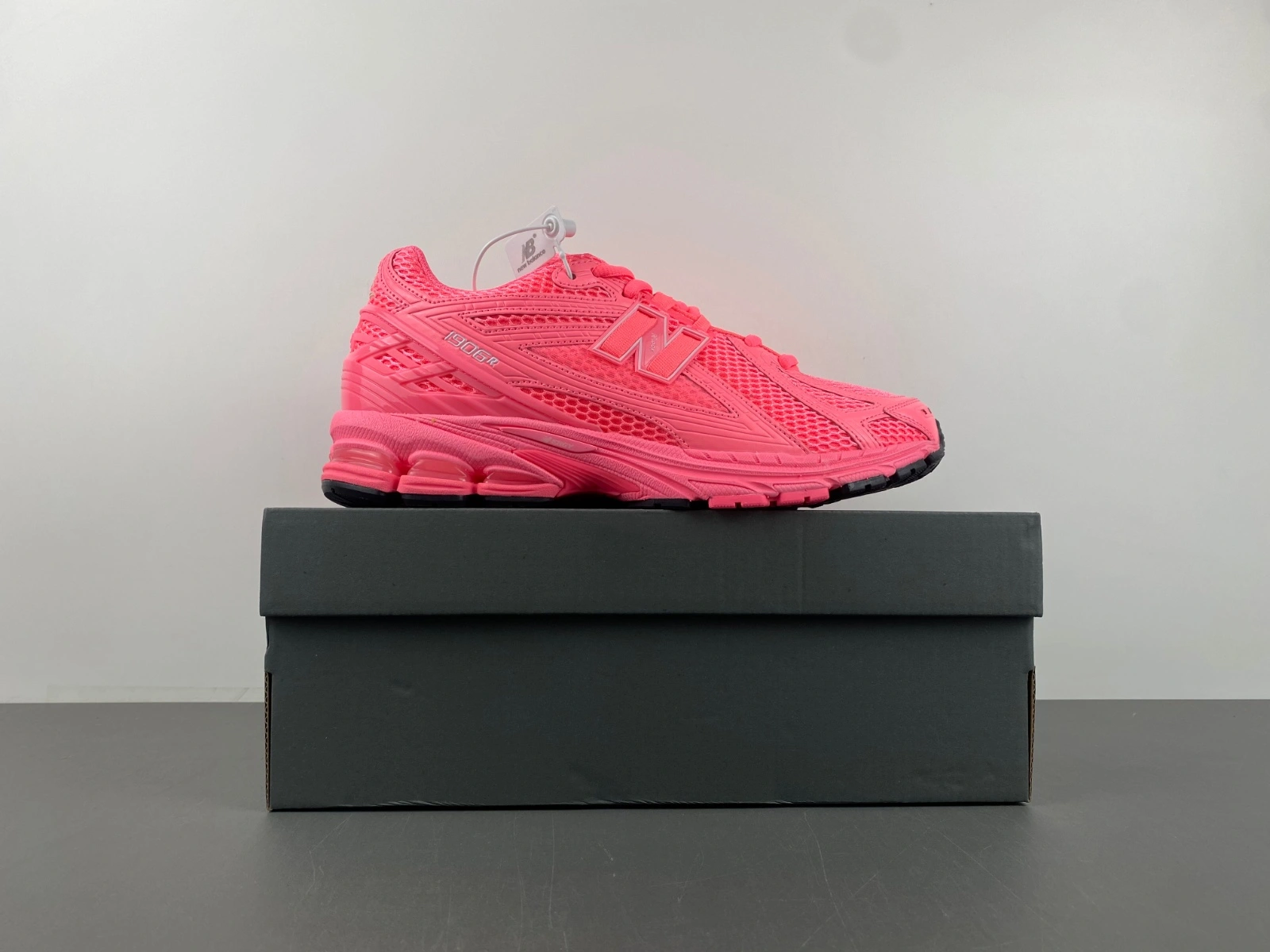 New Balance 1906R ASOS Exclusive Neon Pink M1906RAP Resilient 2376