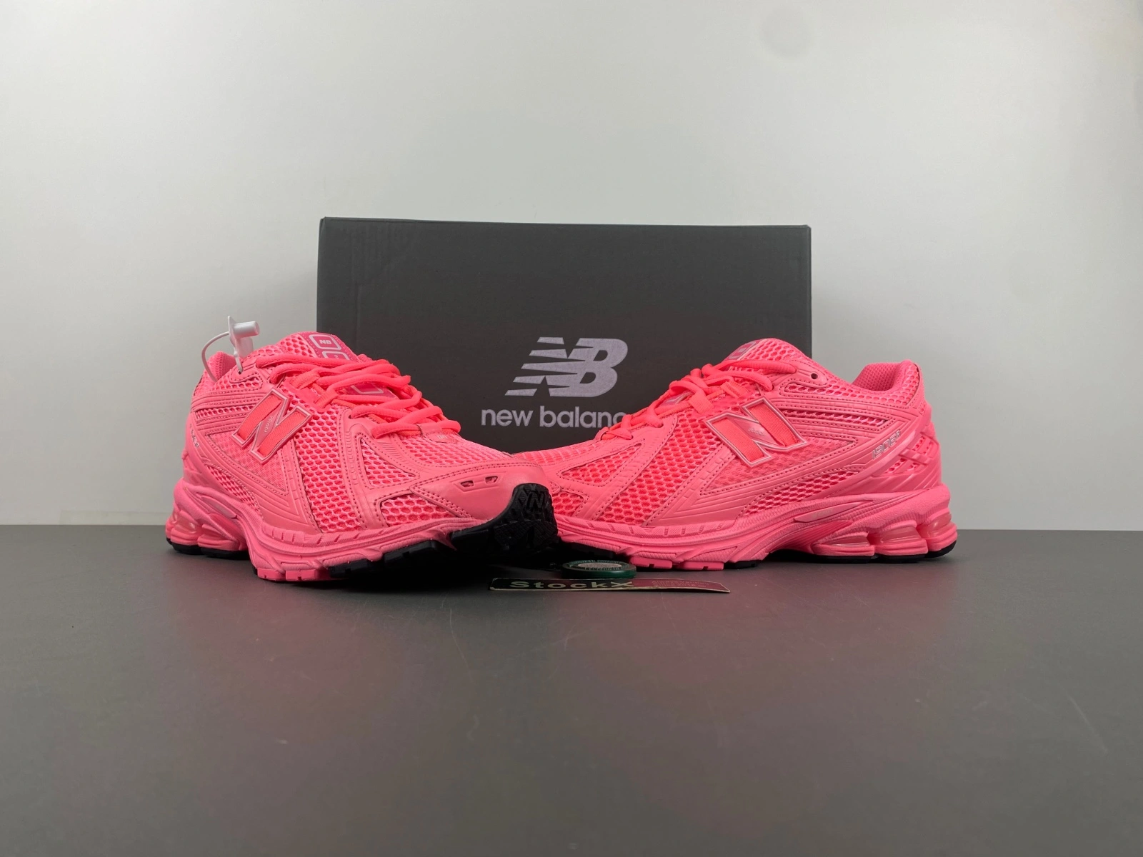 New Balance 1906R ASOS Exclusive Neon Pink M1906RAP Resilient 2376