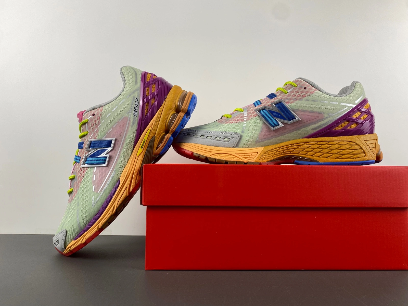 AllSeason New Balance 1906R Action Bronson Rosewater M1906RKL 2397