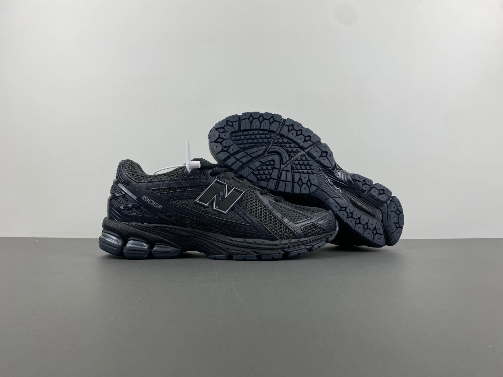 New Balance 1906R Black Metallic Silver M1906RJB WaterResistant 2398