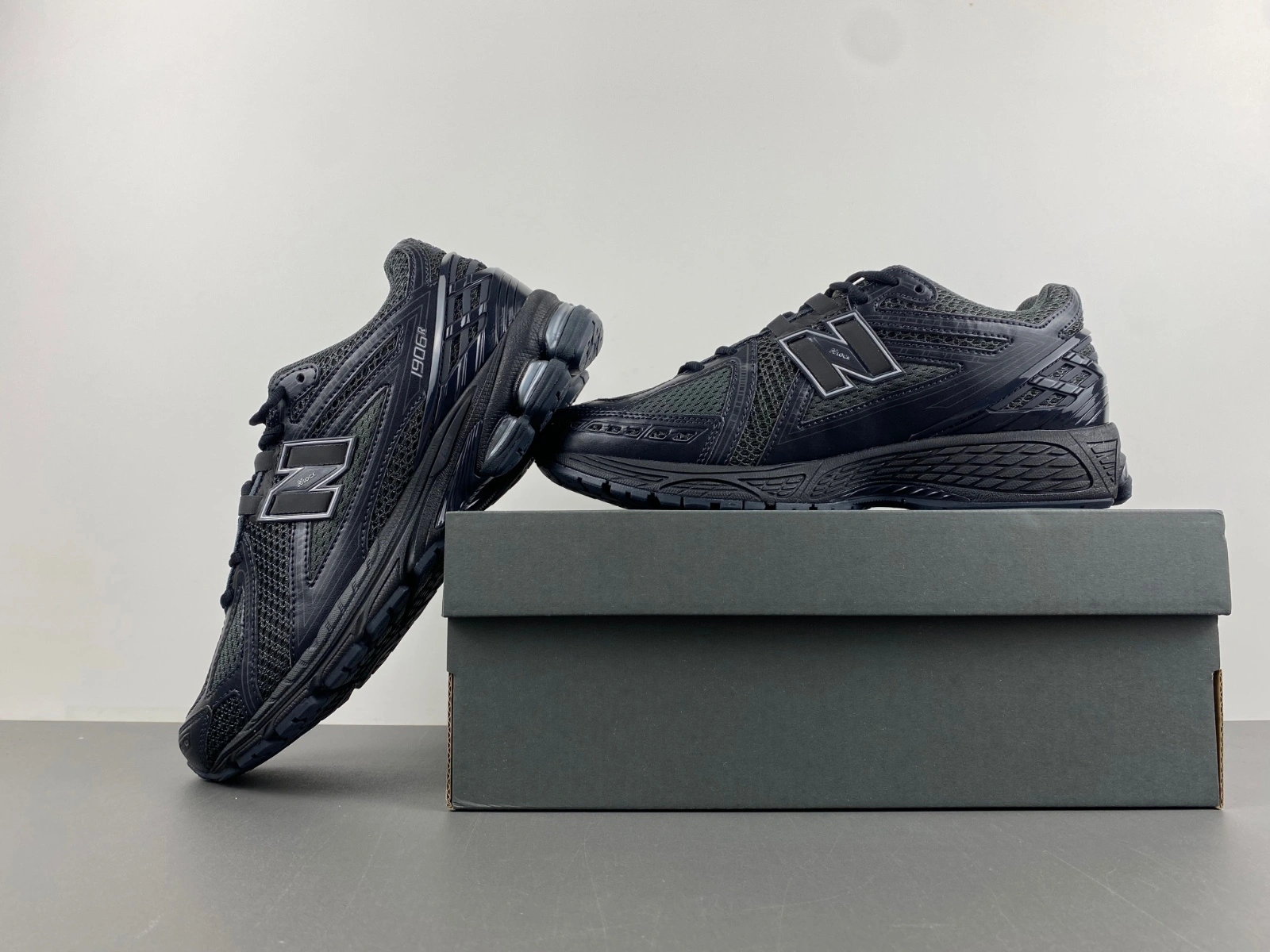 New Balance 1906R Black Metallic Silver M1906RJB WaterResistant 2398