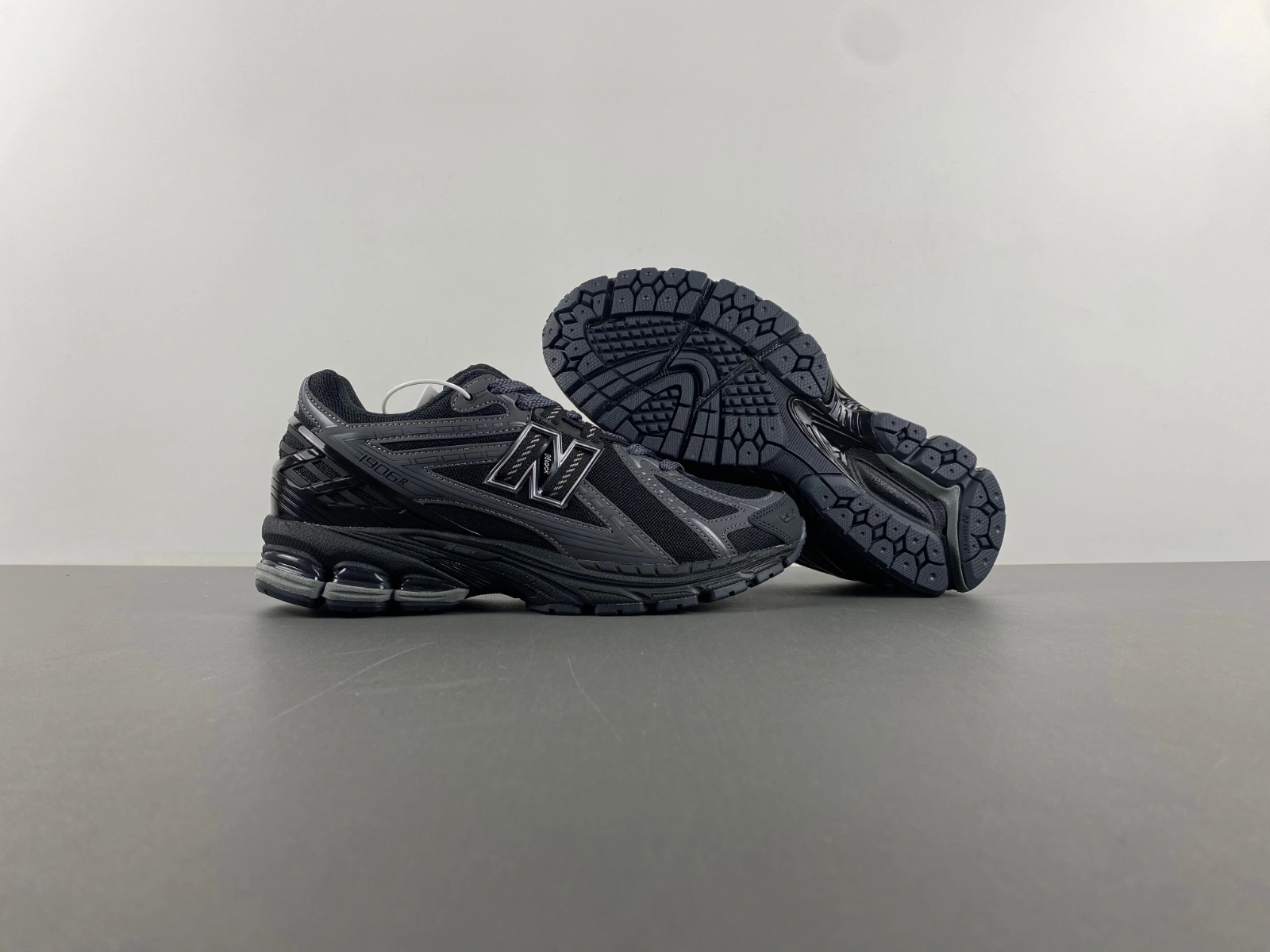 New Balance 1906R Black Phantom M1906RLB AllSeason 2393