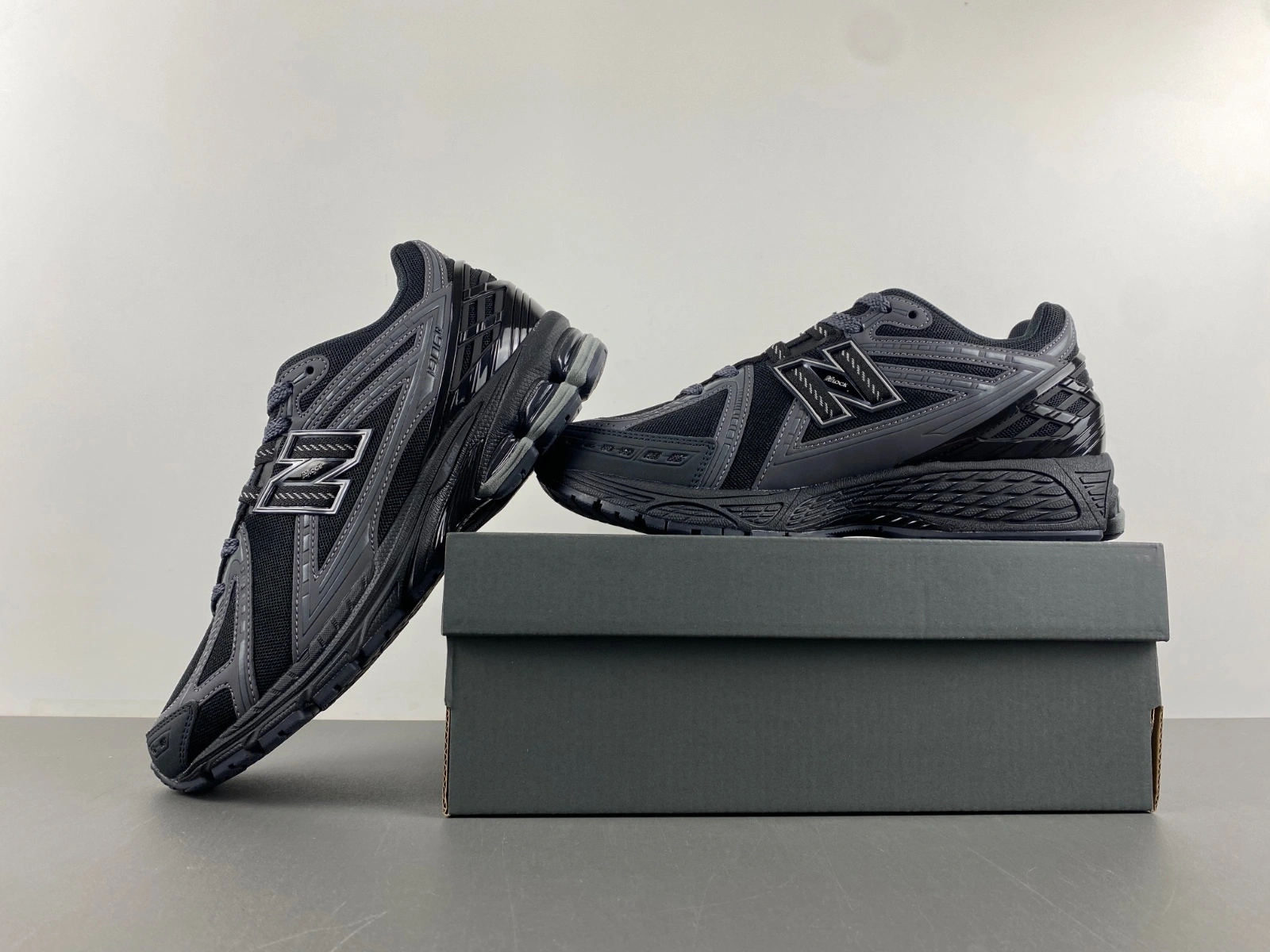 New Balance 1906R Black Phantom M1906RLB AllSeason 2393