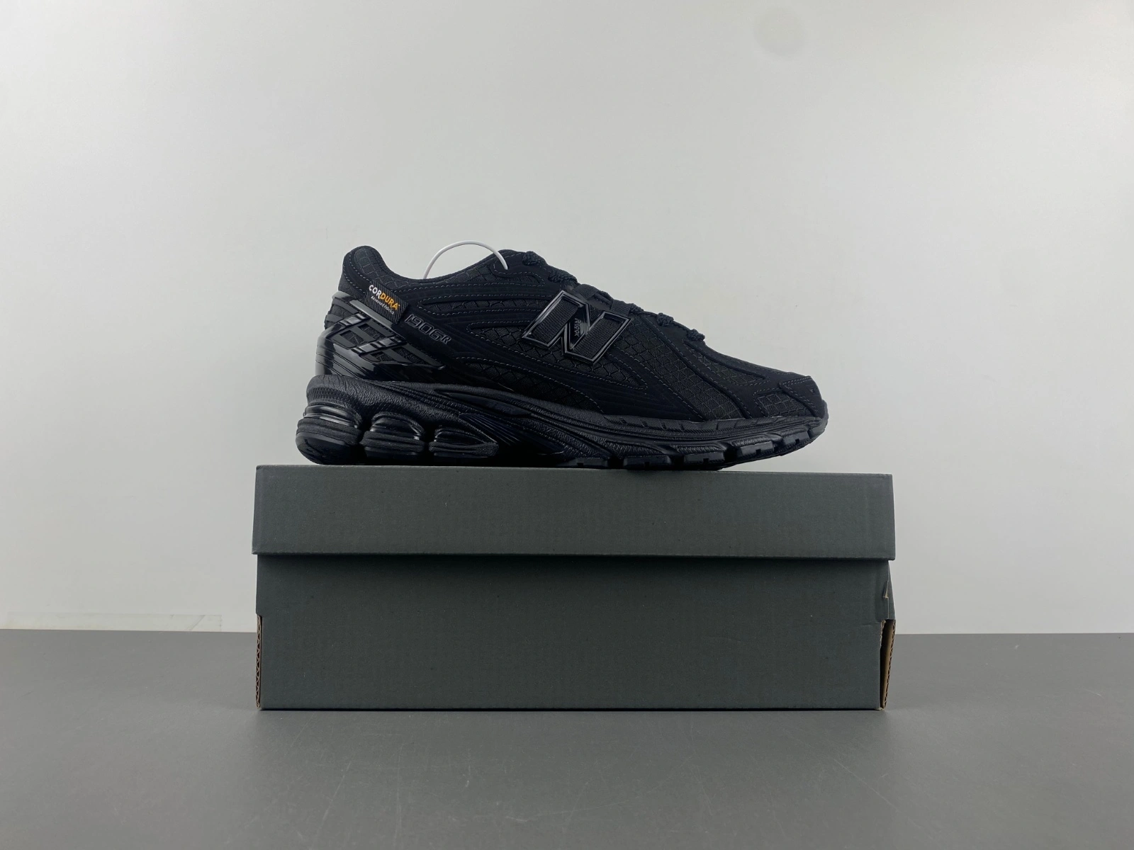 New Balance 1906R Cordura Black Magnet M1906RWF ZipUp 2383