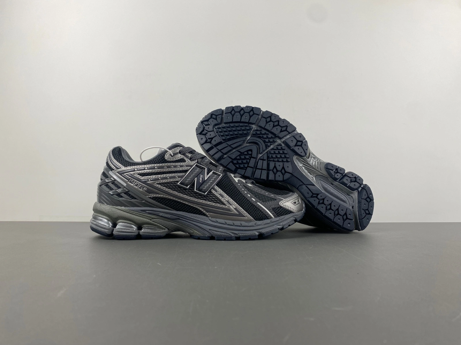 New Balance 1906R Phantom Dark Grey Metallic Silver M1906RES TechFriendly 2417