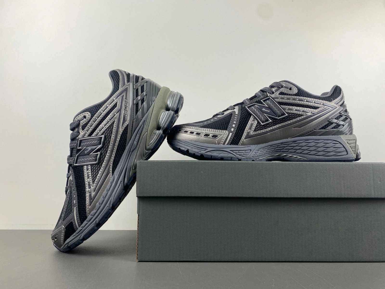 New Balance 1906R Phantom Dark Grey Metallic Silver M1906RES TechFriendly 2417