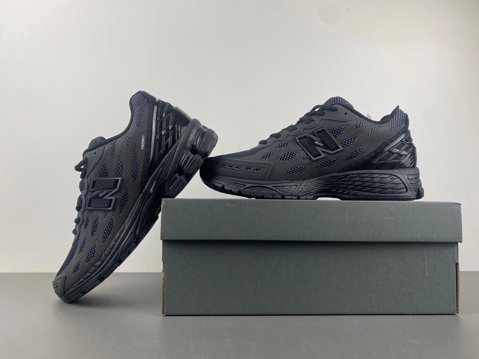Refined New Balance 1906W Black Silver Metallic U1906WFD 2377