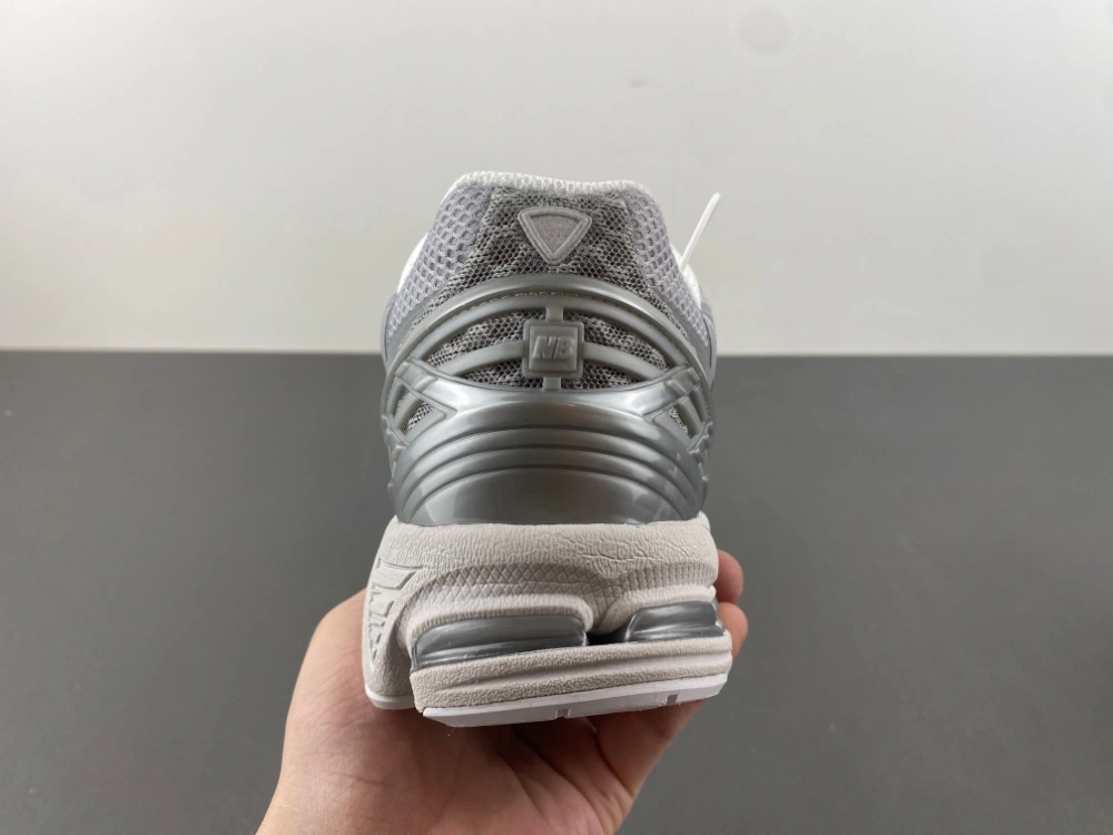 WaterResistant New Balance 1906W Silver Metallic U1906WFE 2351