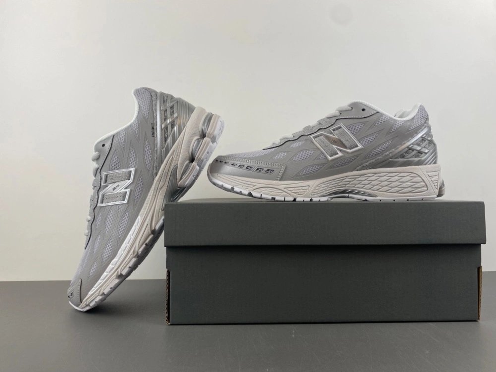 WaterResistant New Balance 1906W Silver Metallic U1906WFE 2351