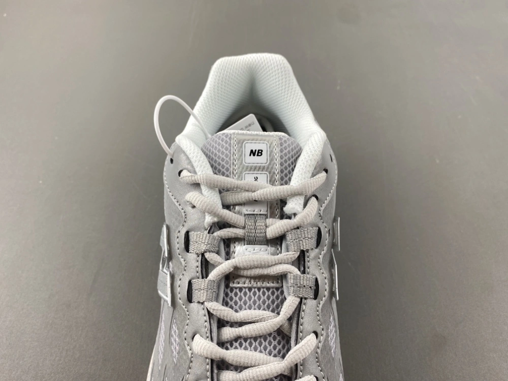 WaterResistant New Balance 1906W Silver Metallic U1906WFE 2351