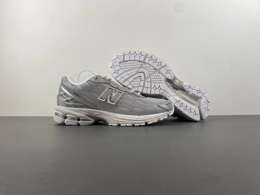 WaterResistant New Balance 1906W Silver Metallic U1906WFE 2351