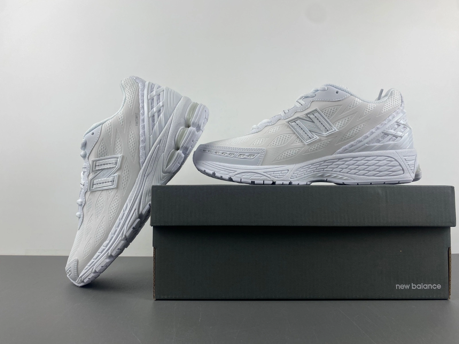 New Balance 1906W White Silver Metallic U1906WFC Stretchable 2384