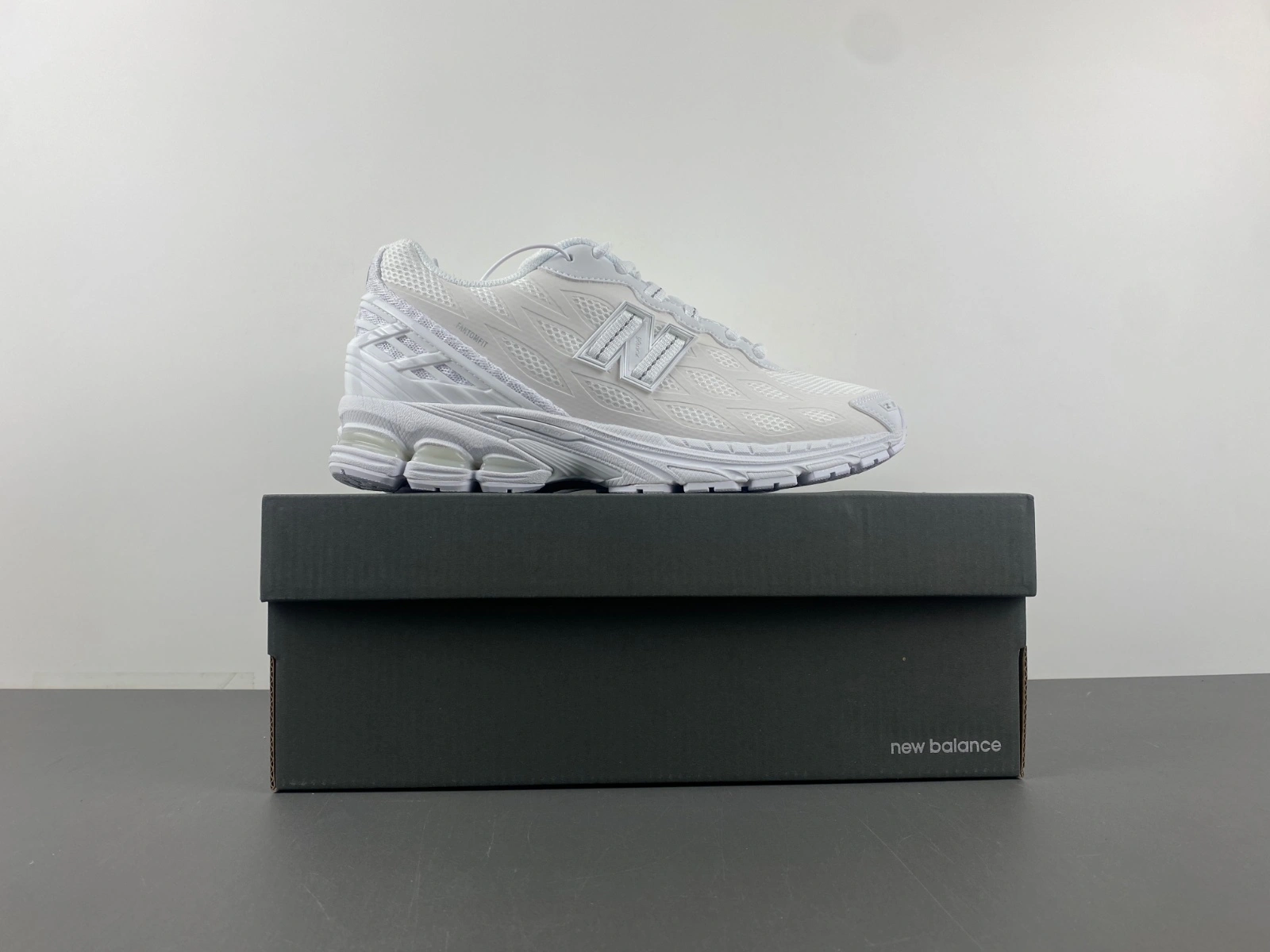New Balance 1906W White Silver Metallic U1906WFC Stretchable 2384