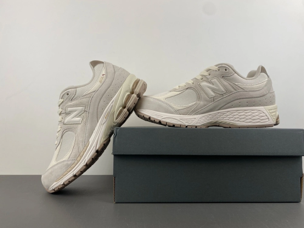 New Balance 2002R Beige M2002RHX Effortless 2344