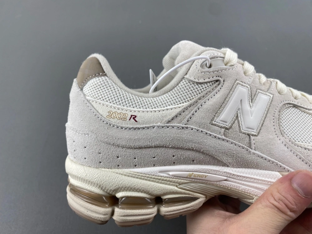 New Balance 2002R Beige M2002RHX Effortless 2344