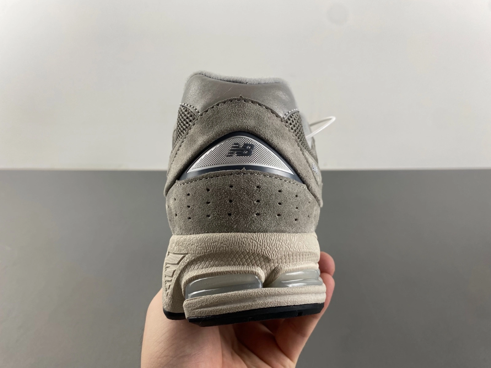Resilient New Balance 2002R Marblehead Light Aluminum ML2002RC 2413