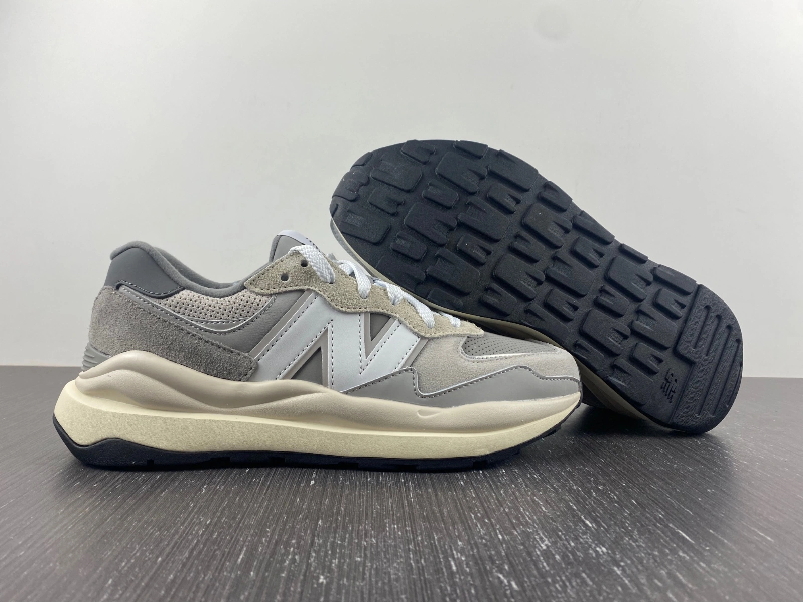 New Balance 57 40 Grey Day M5740TA Fashionable 2492