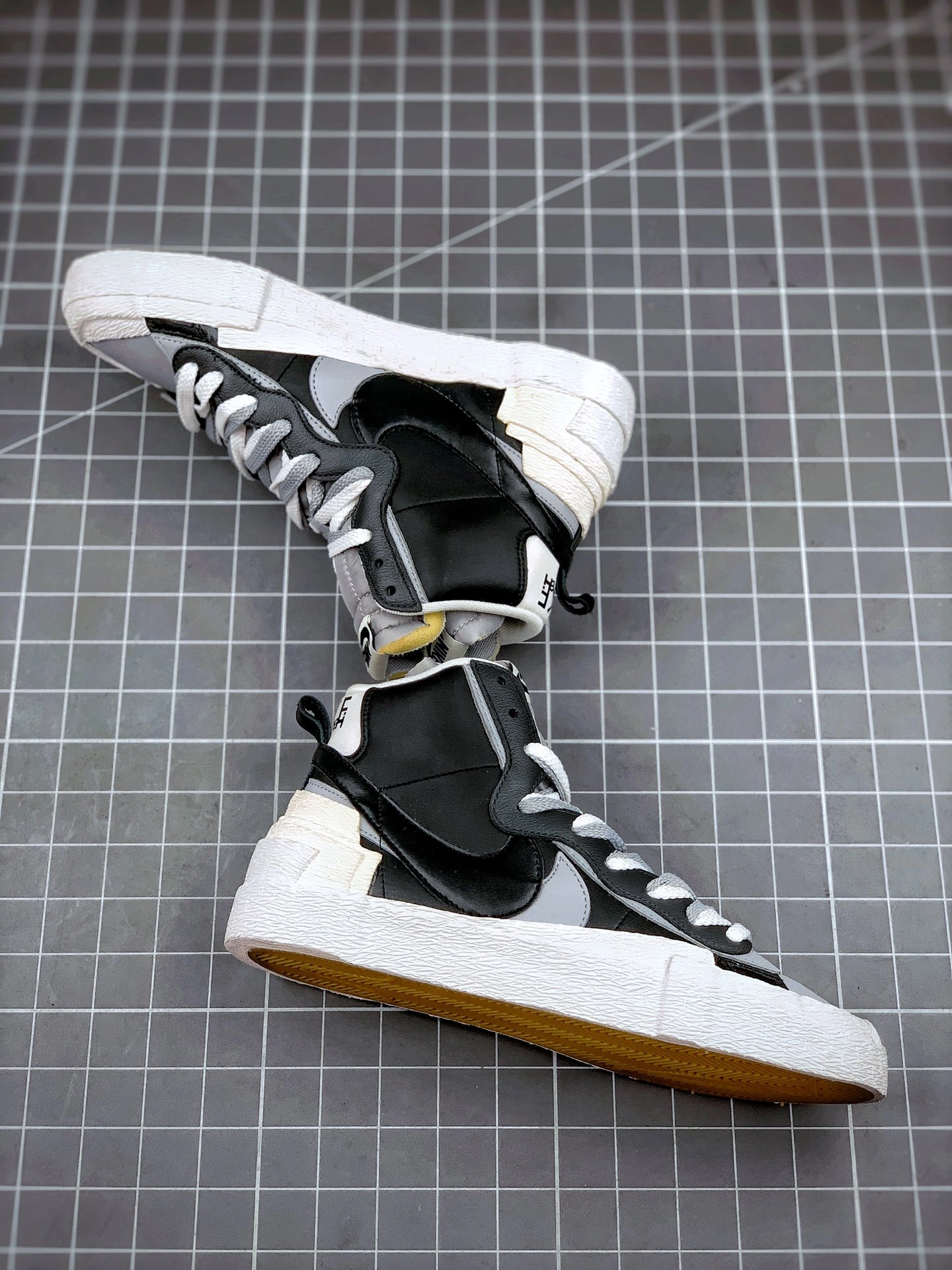SunProtective Nike Blazer Mid BV0072- 1221