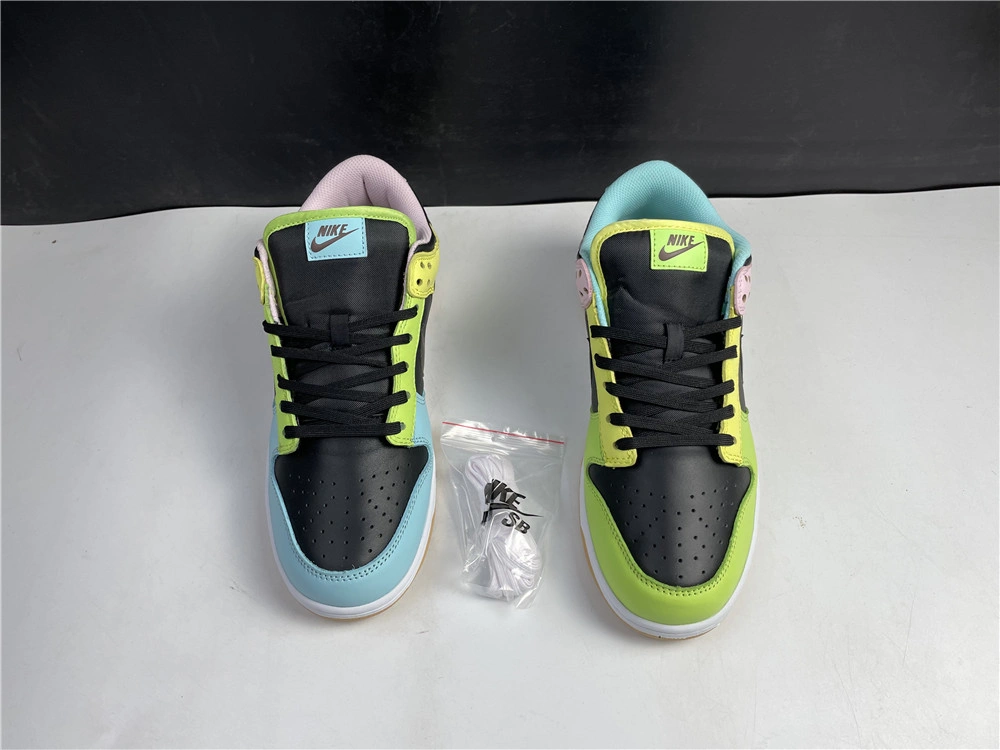 Snug Nike Dunk Low “Free 99” DH0952- 589