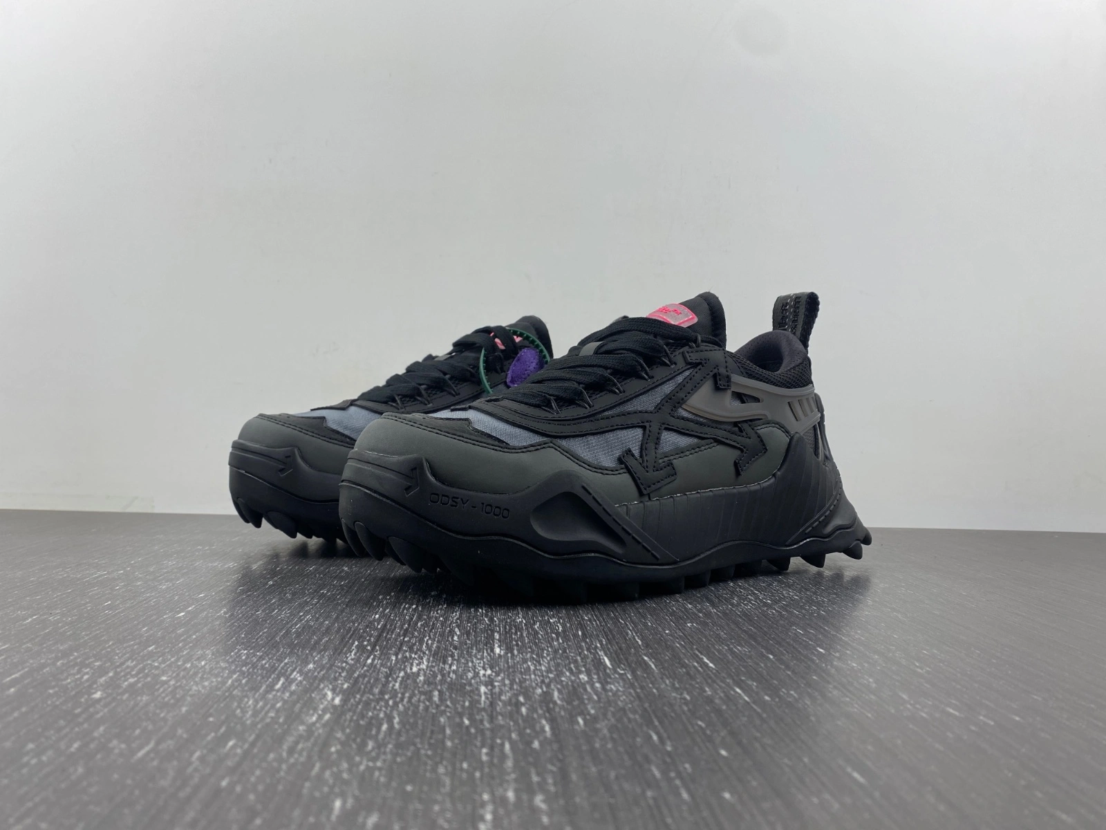 O*ff W*hite Low Tops Sneakers MK 20240130- Neat 5448
