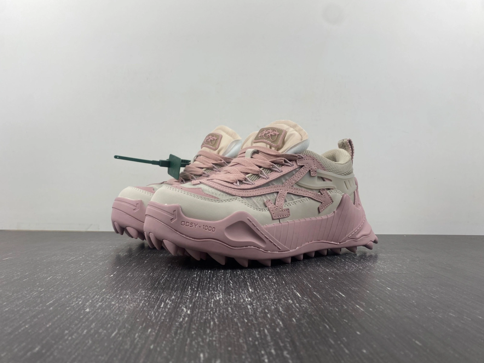 Vibrant O*ff W*hite Low Tops Sneakers MK 20240329- 5444
