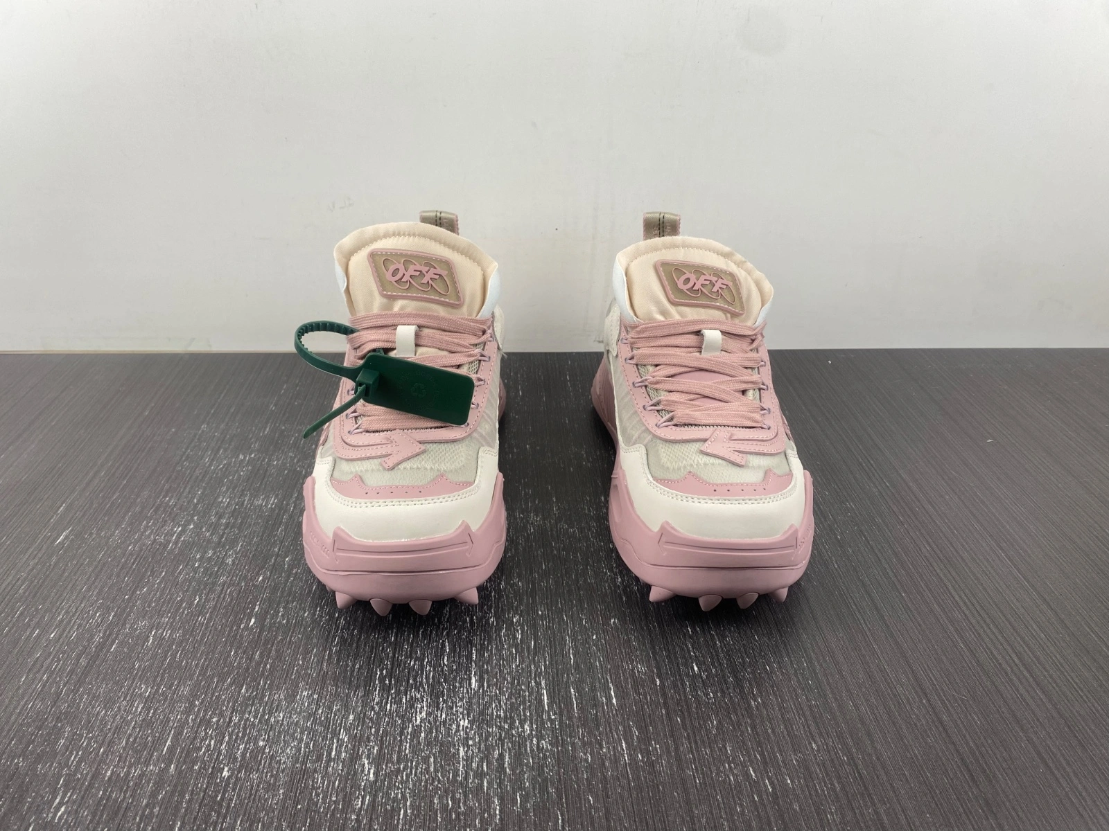 Vibrant O*ff W*hite Low Tops Sneakers MK 20240329- 5444