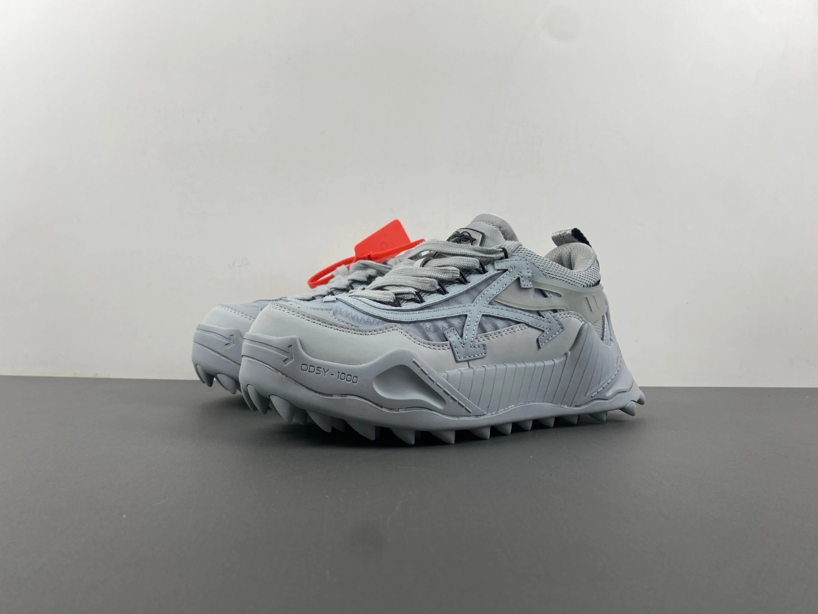 O*ff W*hite Low Tops Sneakers MK 20240417- Cozy 5440