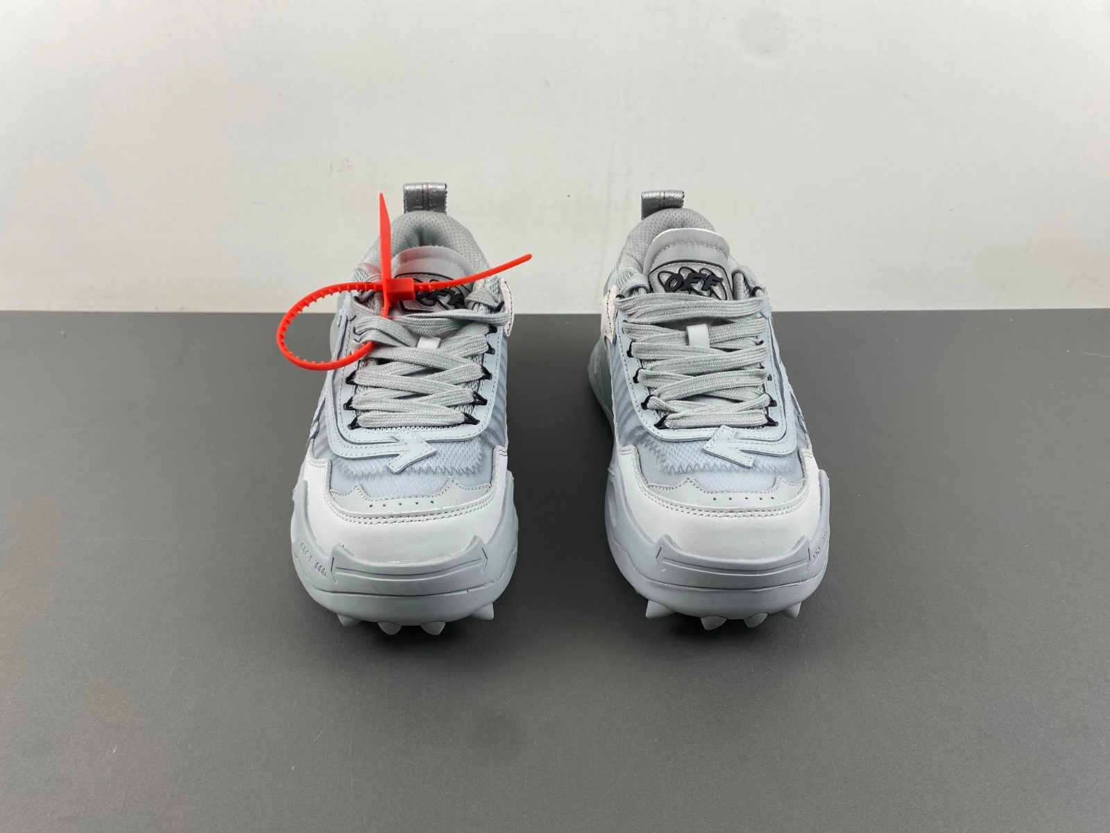 O*ff W*hite Low Tops Sneakers MK 20240417- Cozy 5440