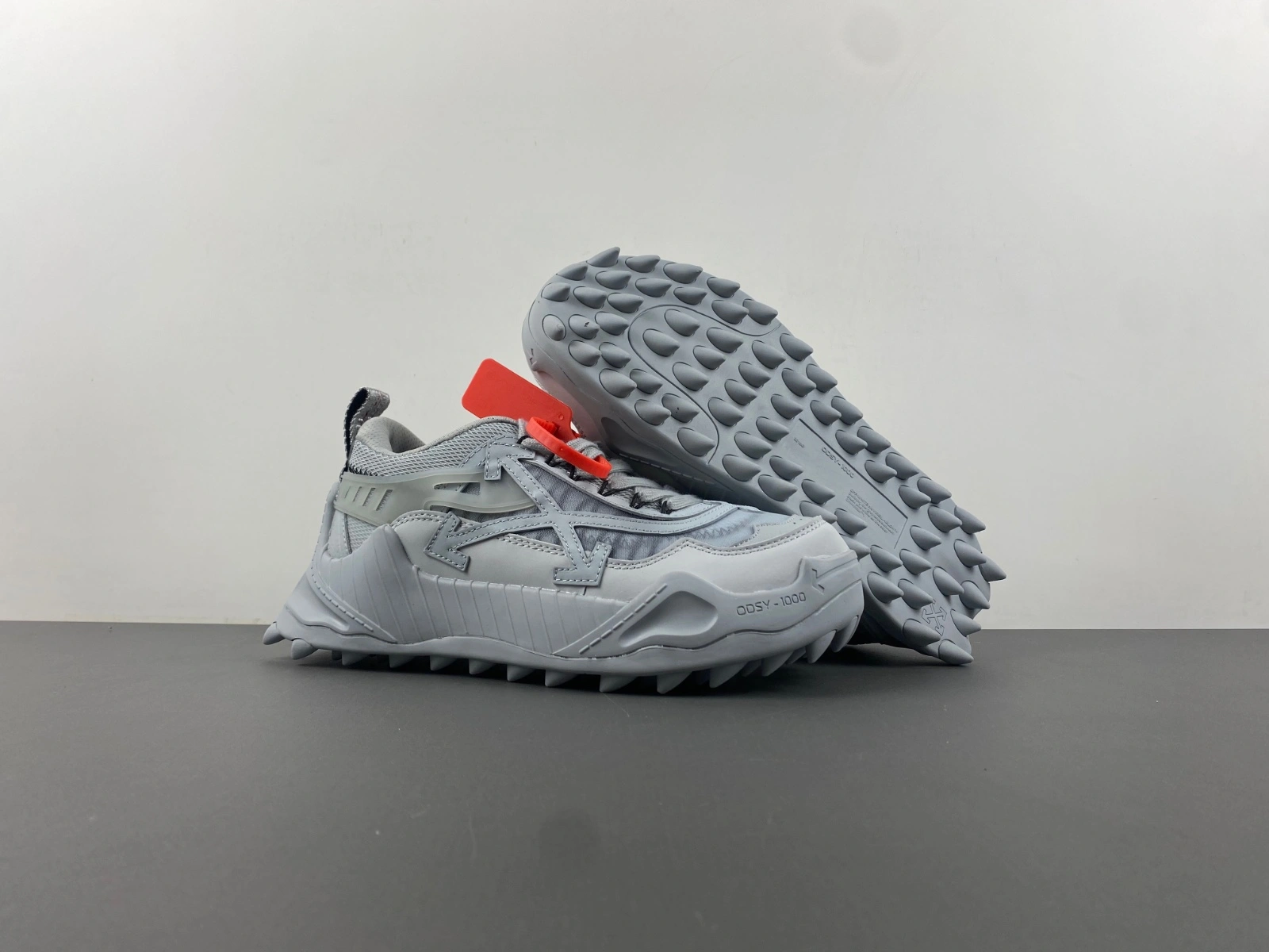 O*ff W*hite Low Tops Sneakers MK 20240417- Cozy 5440