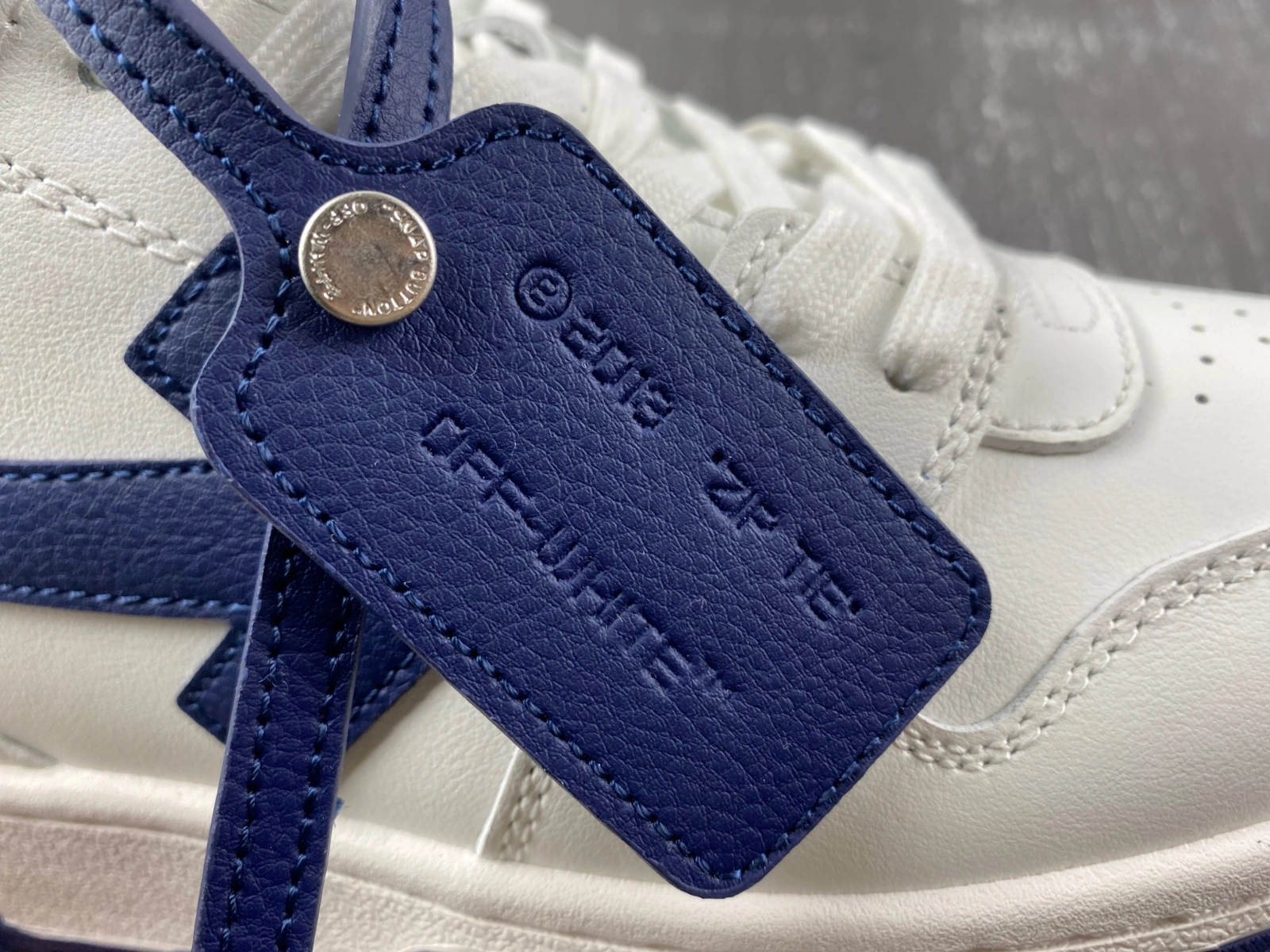 O*ff W*hite Out Of Office OOO Low Tops MK SunProtective 5519