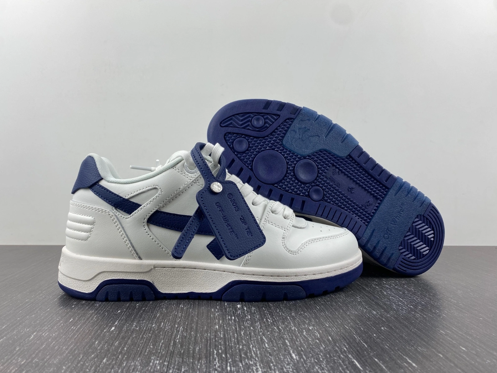 O*ff W*hite Out Of Office OOO Low Tops MK SunProtective 5519