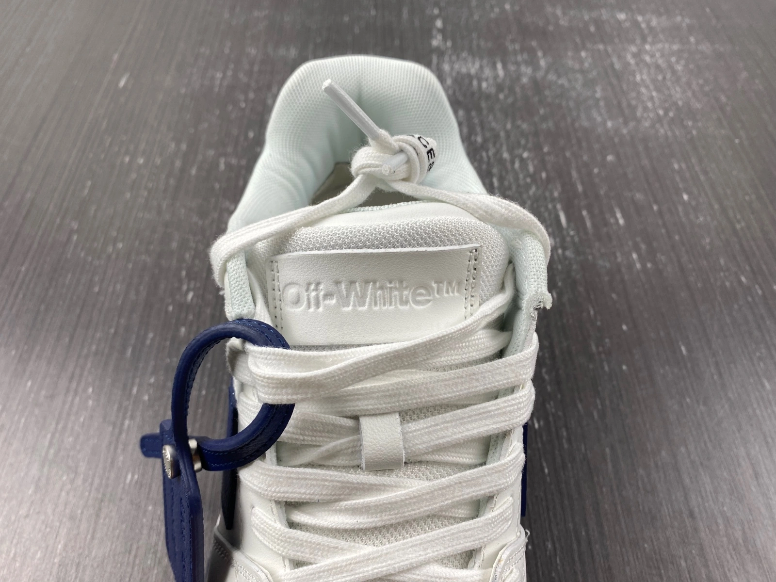 O*ff W*hite Out Of Office OOO Low Tops MK SunProtective 5519