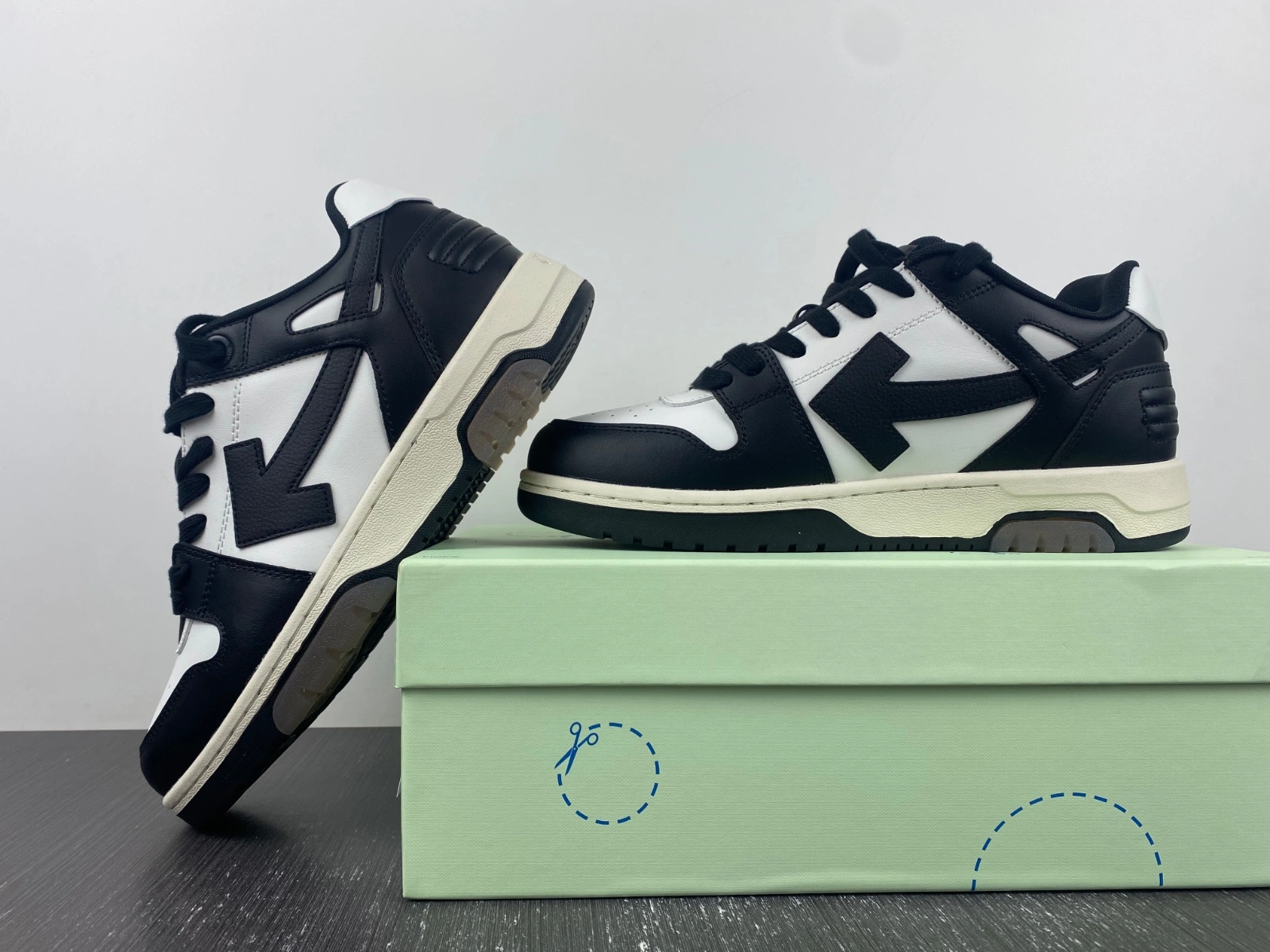 Classic O*ff W*hite Out Of Office OOO Low Tops MK 5484