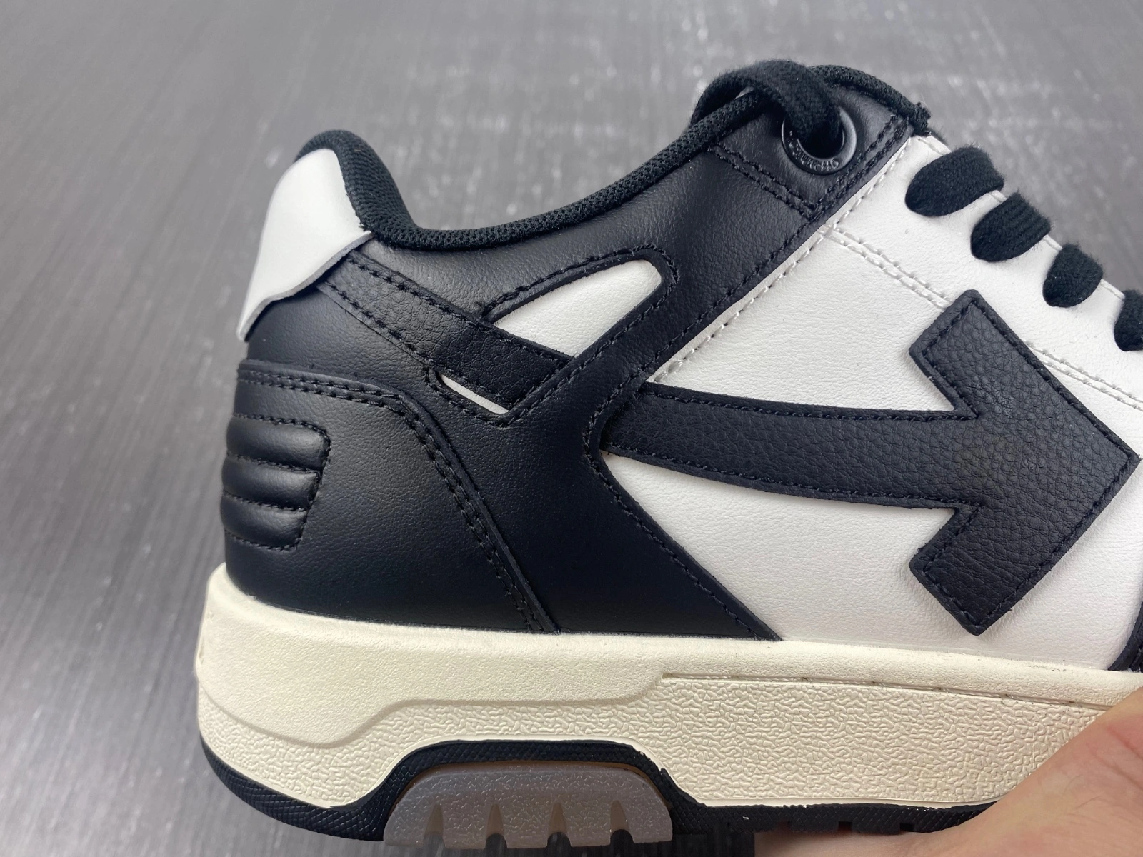 Classic O*ff W*hite Out Of Office OOO Low Tops MK 5484