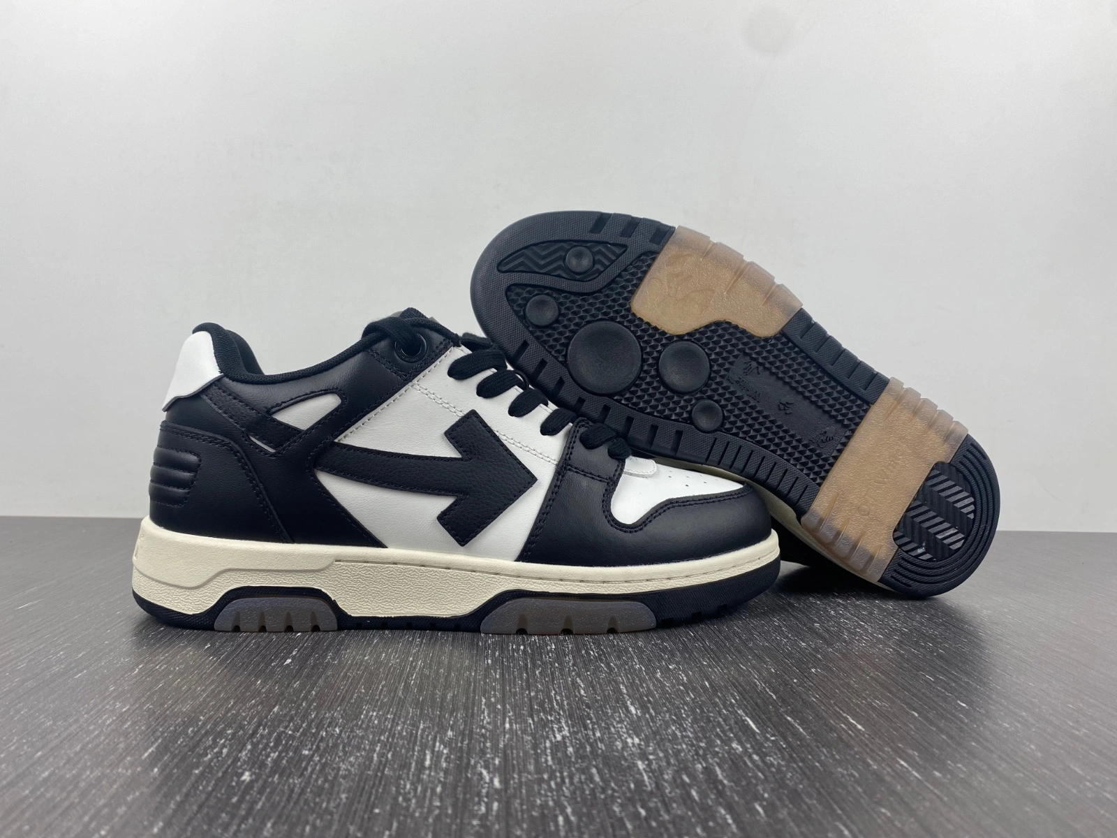 Classic O*ff W*hite Out Of Office OOO Low Tops MK 5484