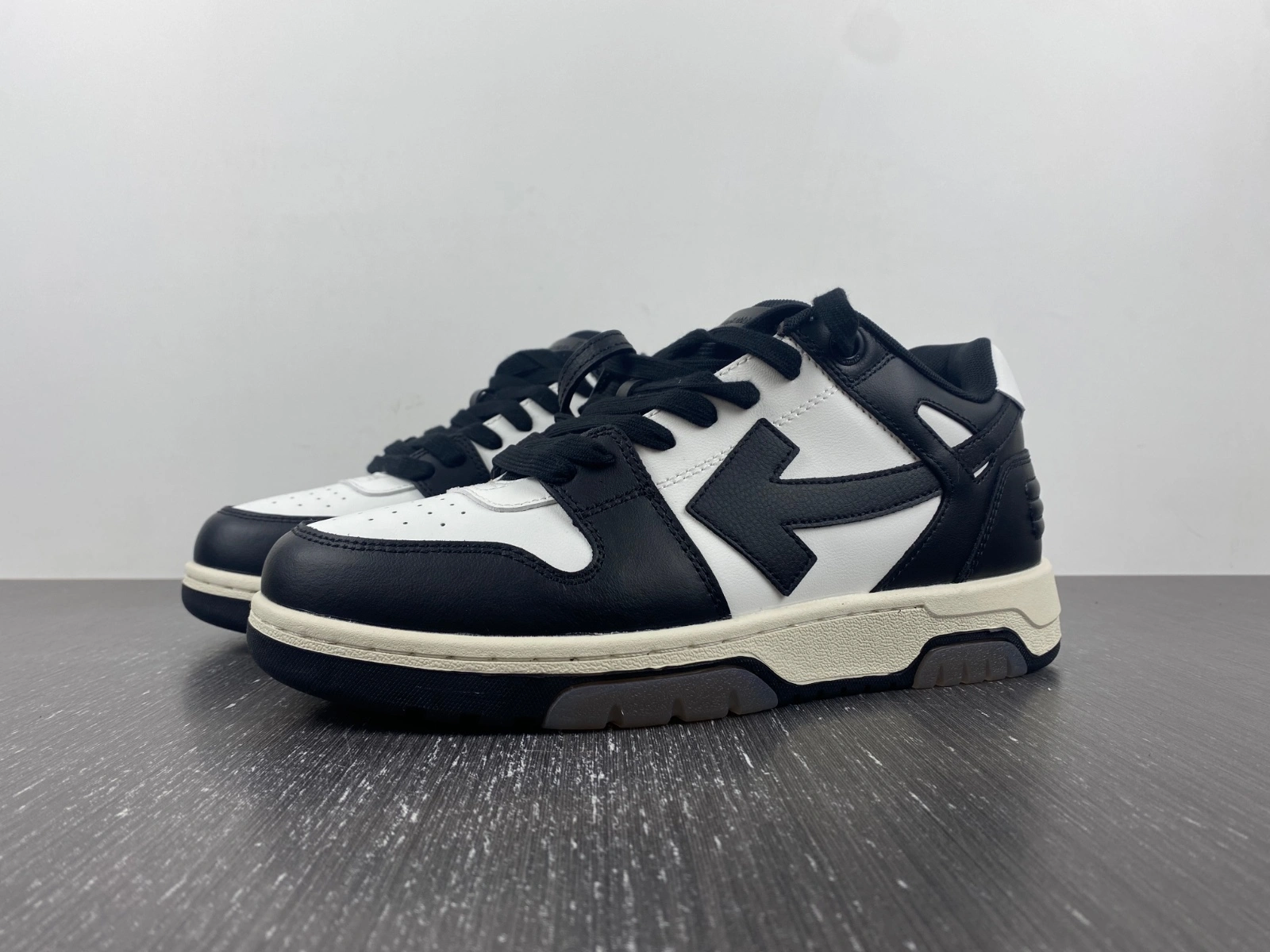 Classic O*ff W*hite Out Of Office OOO Low Tops MK 5484