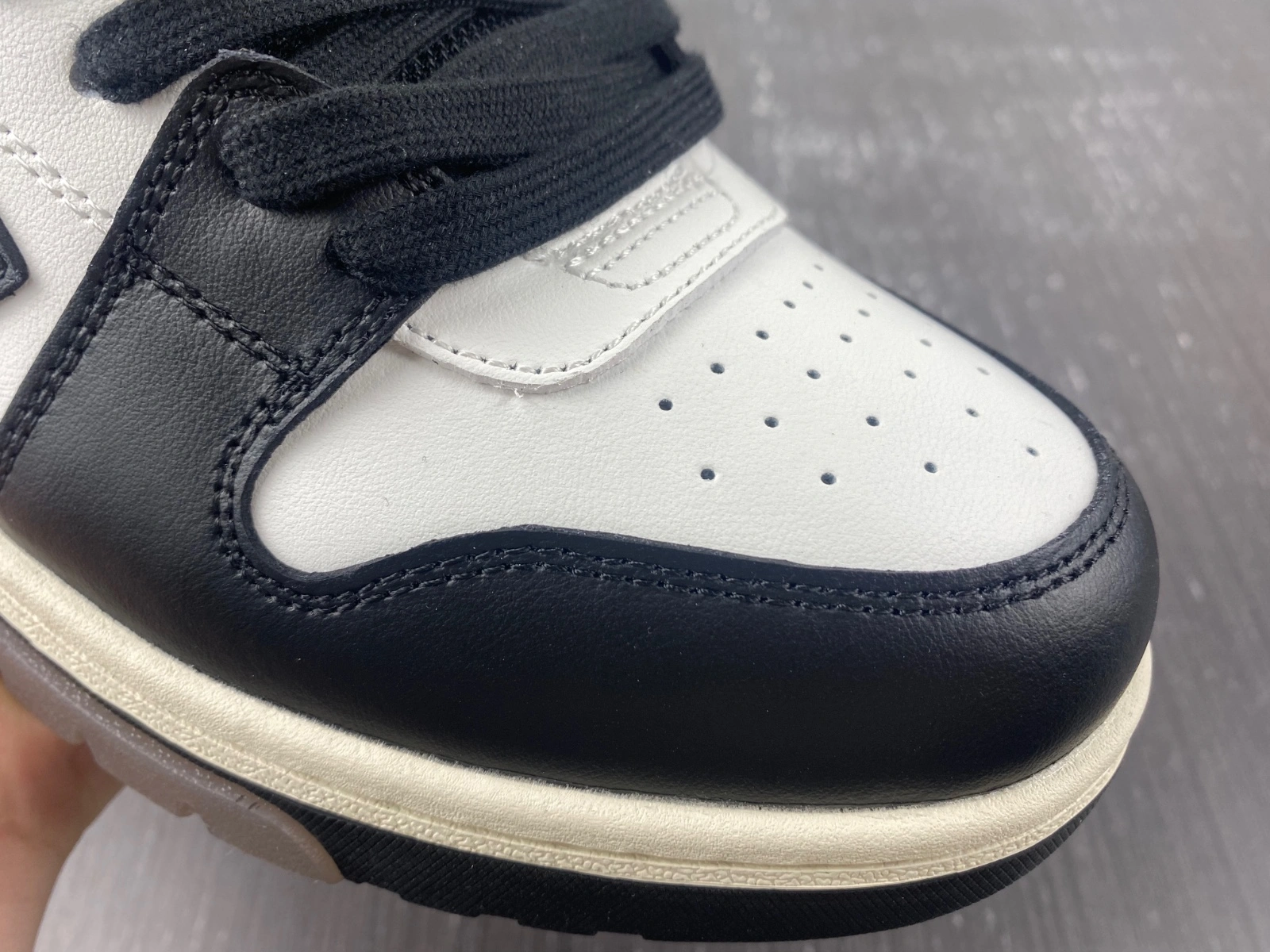 Classic O*ff W*hite Out Of Office OOO Low Tops MK 5484