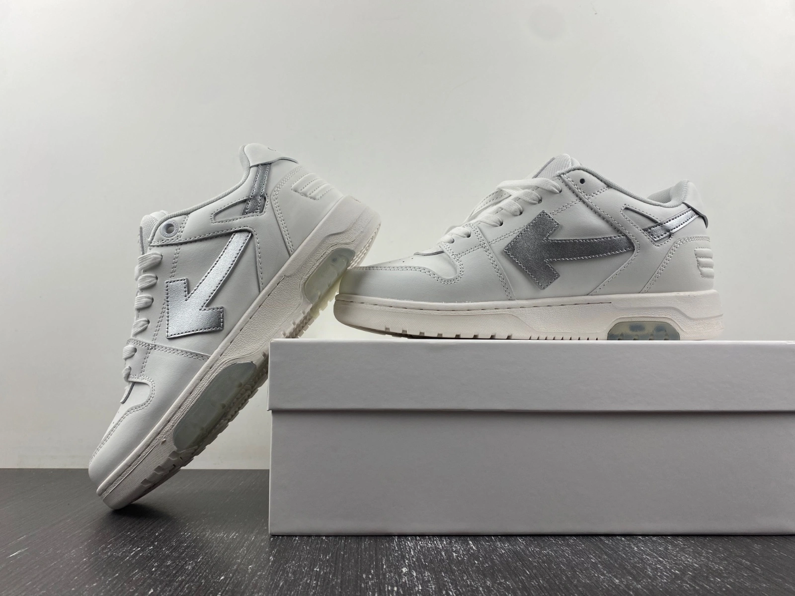 O*ff W*hite Out Of Office OOO Low Tops MK 20240127- Youthful 5449