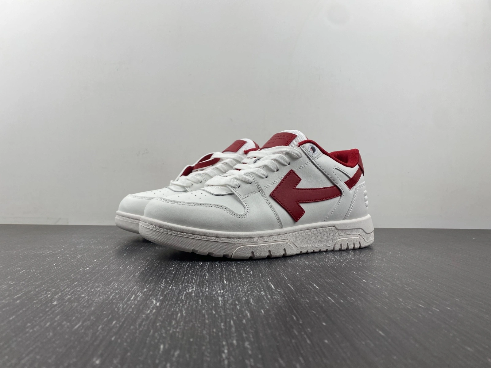 O*ff W*hite Out Of Office OOO Low Tops MK 20240130- Trendy 5445
