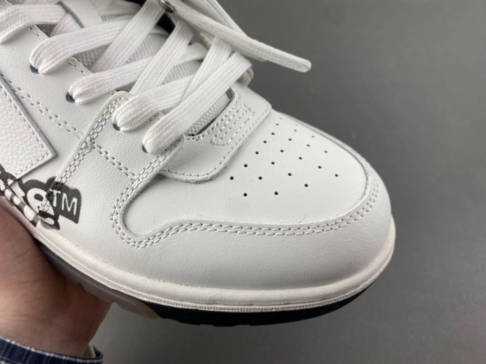 O*ff W*hite Out Of Office OOO Low Tops MK 20260120- AllSeason 5426