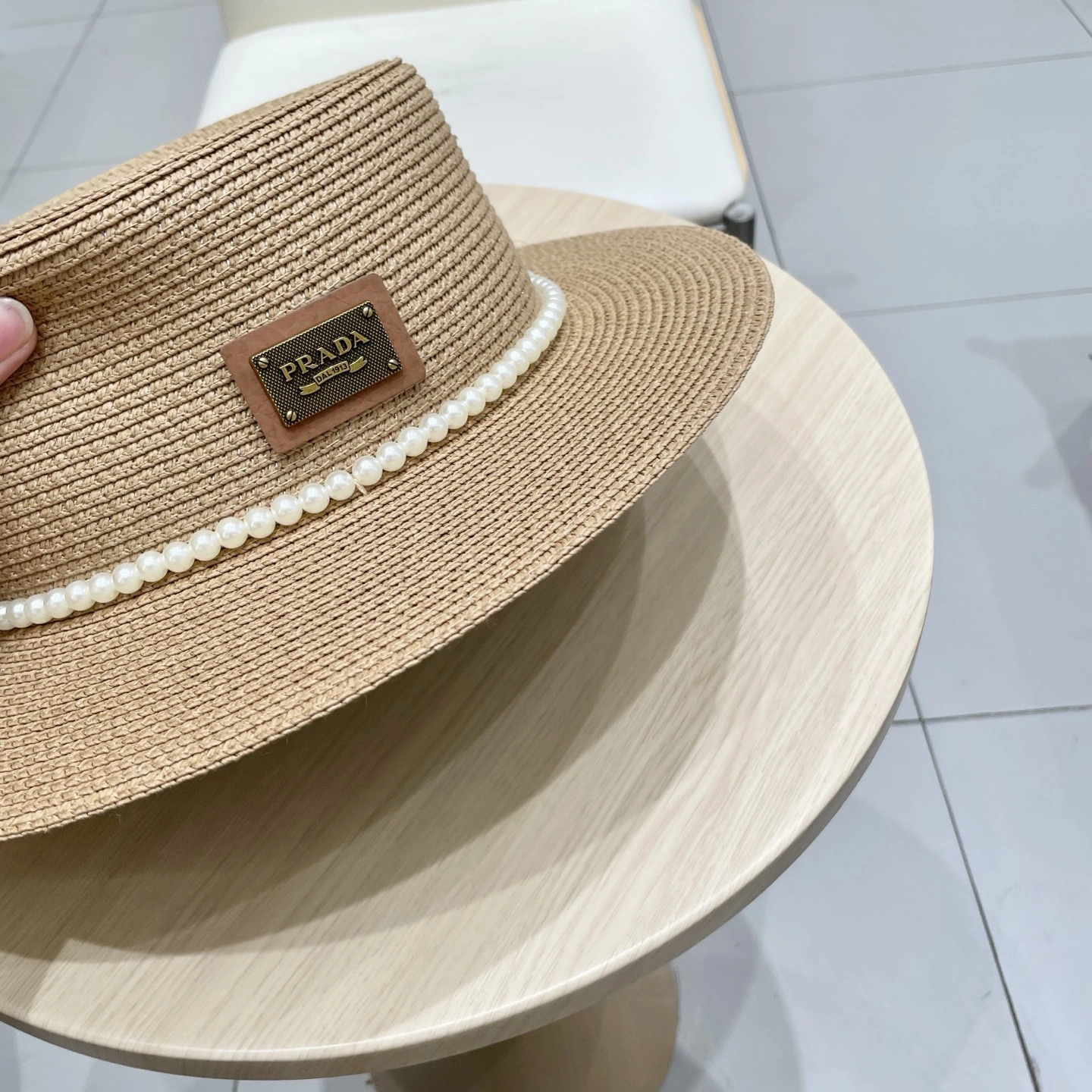NewStyle P*arda Hats Top XX20250411- 17340