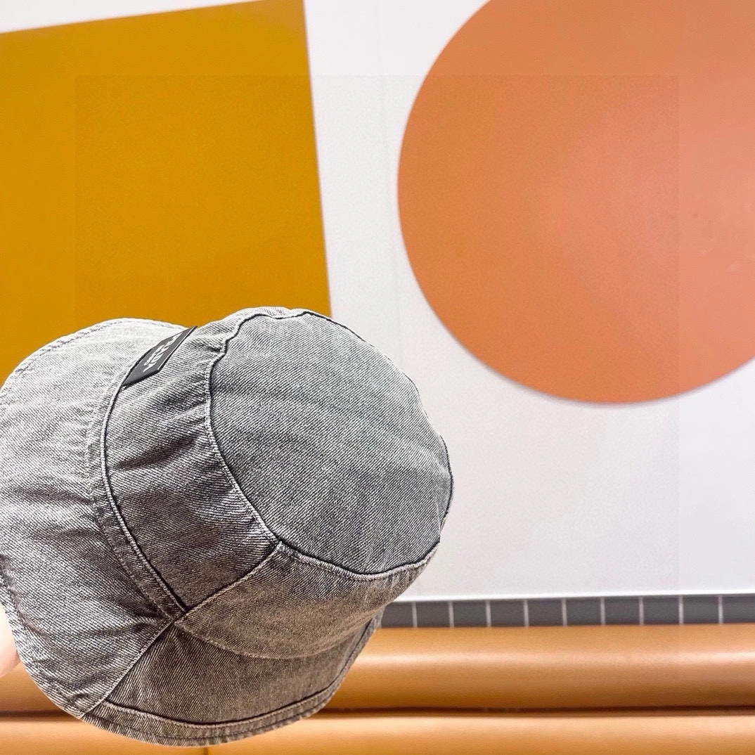 Minimalist P*arda Hats Top XX20250413- 17254